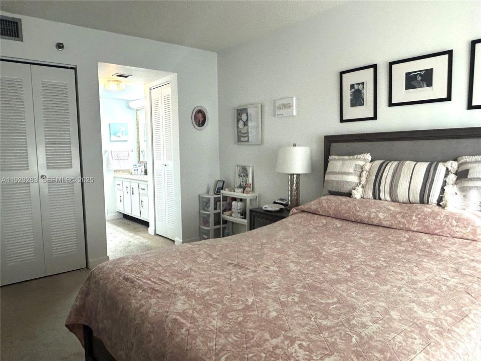 待售: $149,995 (1 贝兹, 1 浴室, 740 平方英尺)