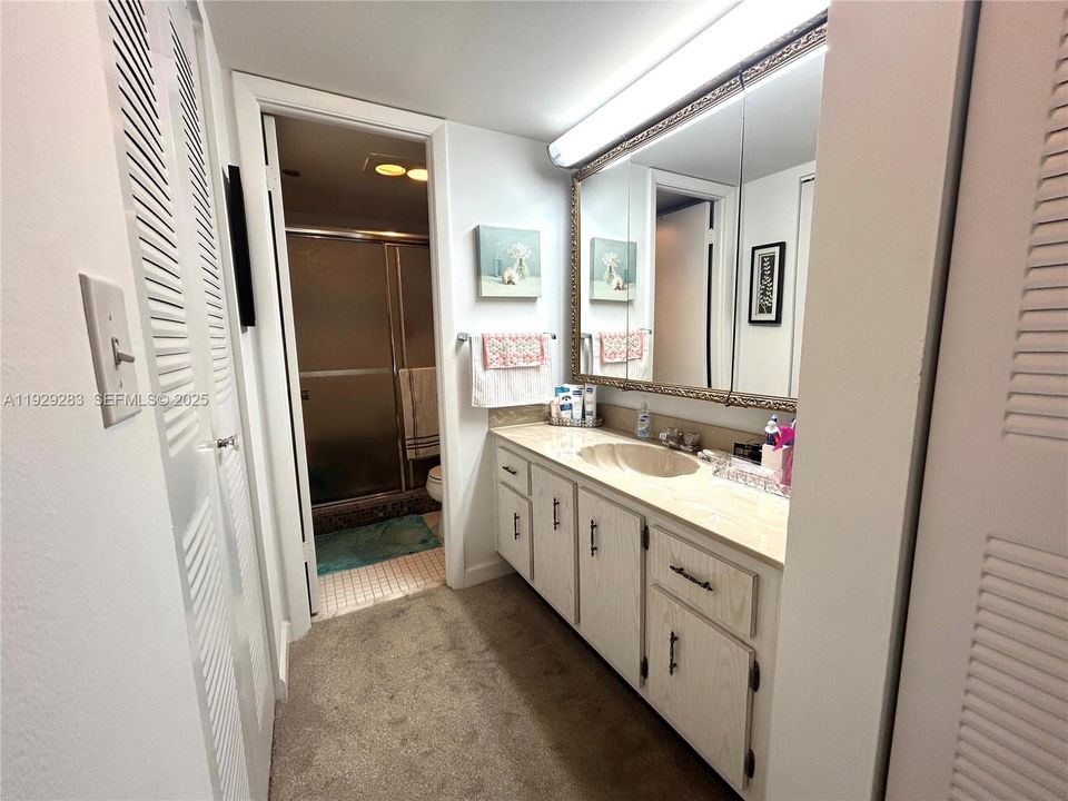 待售: $149,995 (1 贝兹, 1 浴室, 740 平方英尺)