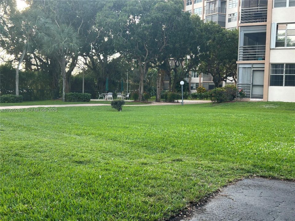 待售: $149,995 (1 贝兹, 1 浴室, 740 平方英尺)