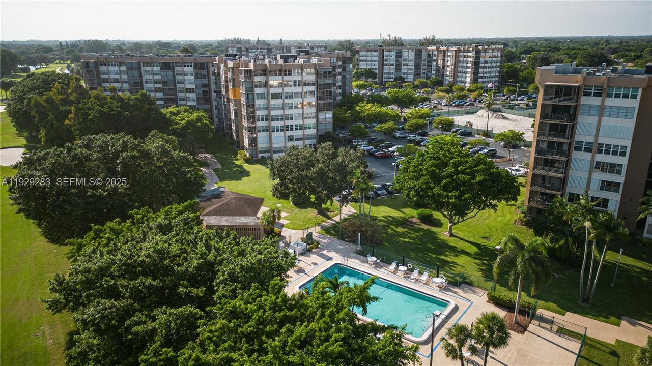 待售: $149,995 (1 贝兹, 1 浴室, 740 平方英尺)