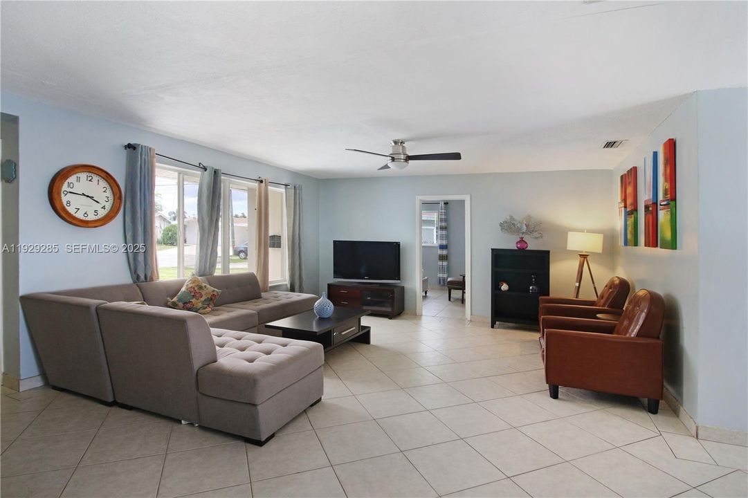 На продажу: $515,000 (3 спален, 2 ванн, 1544 Квадратных фут)