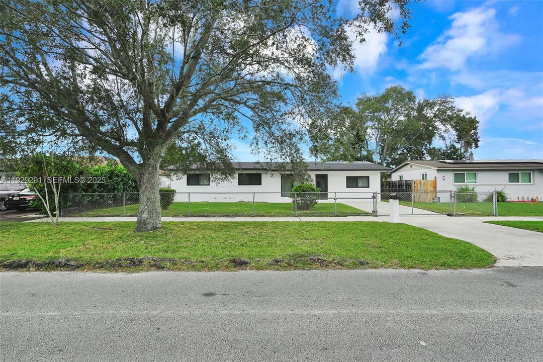 For Sale: $599,000 (4 beds, 3 baths, 1456 Square Feet)