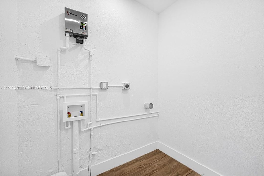 For Sale: $599,000 (4 beds, 3 baths, 1456 Square Feet)