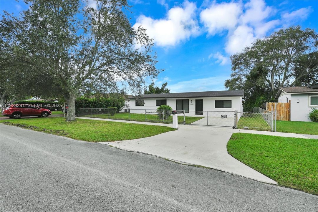 For Sale: $599,000 (4 beds, 3 baths, 1456 Square Feet)