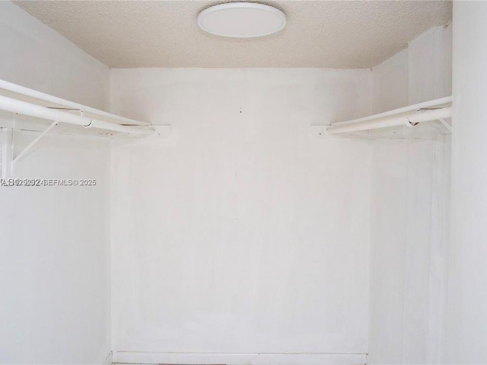 待售: $260,000 (2 贝兹, 2 浴室, 960 平方英尺)