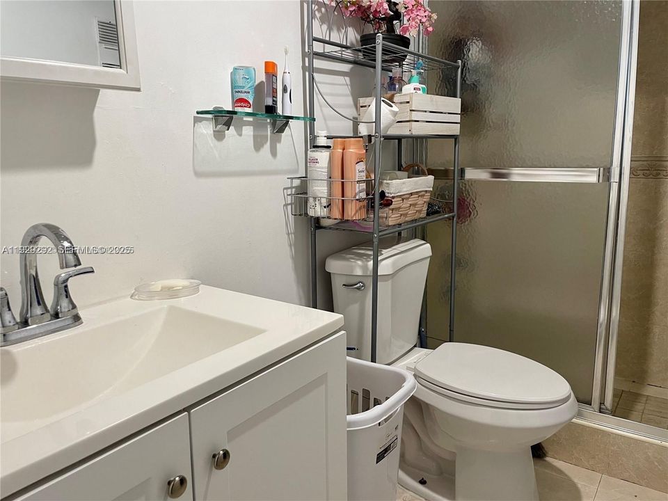 待售: $260,000 (2 贝兹, 2 浴室, 960 平方英尺)