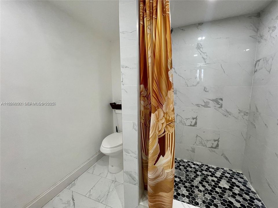 待售: $260,000 (2 贝兹, 2 浴室, 960 平方英尺)