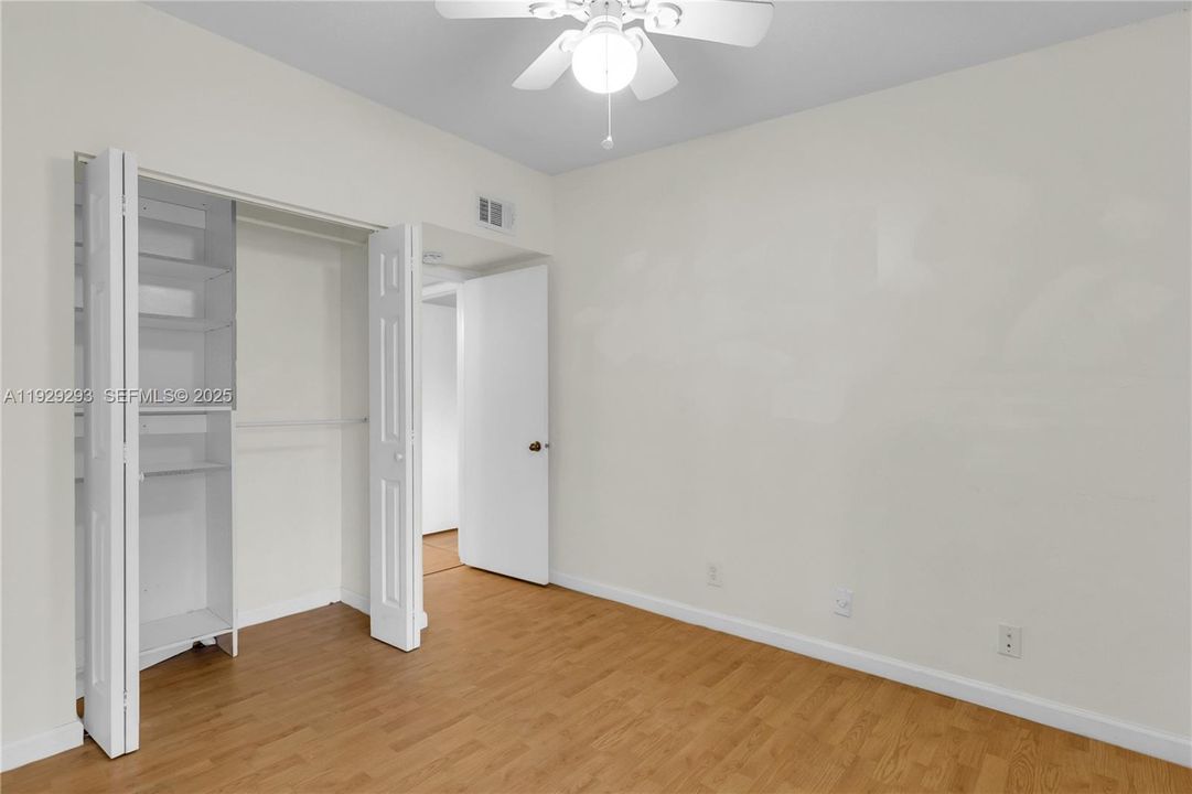 For Sale: $180,000 (2 beds, 1 baths, 820 Square Feet)