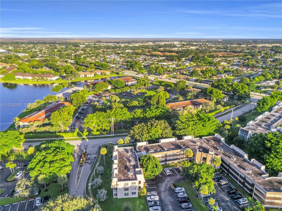 For Sale: $180,000 (2 beds, 1 baths, 820 Square Feet)