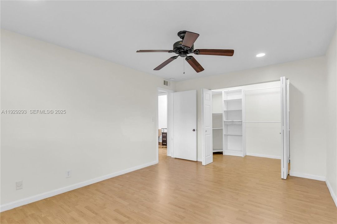 For Sale: $180,000 (2 beds, 1 baths, 820 Square Feet)