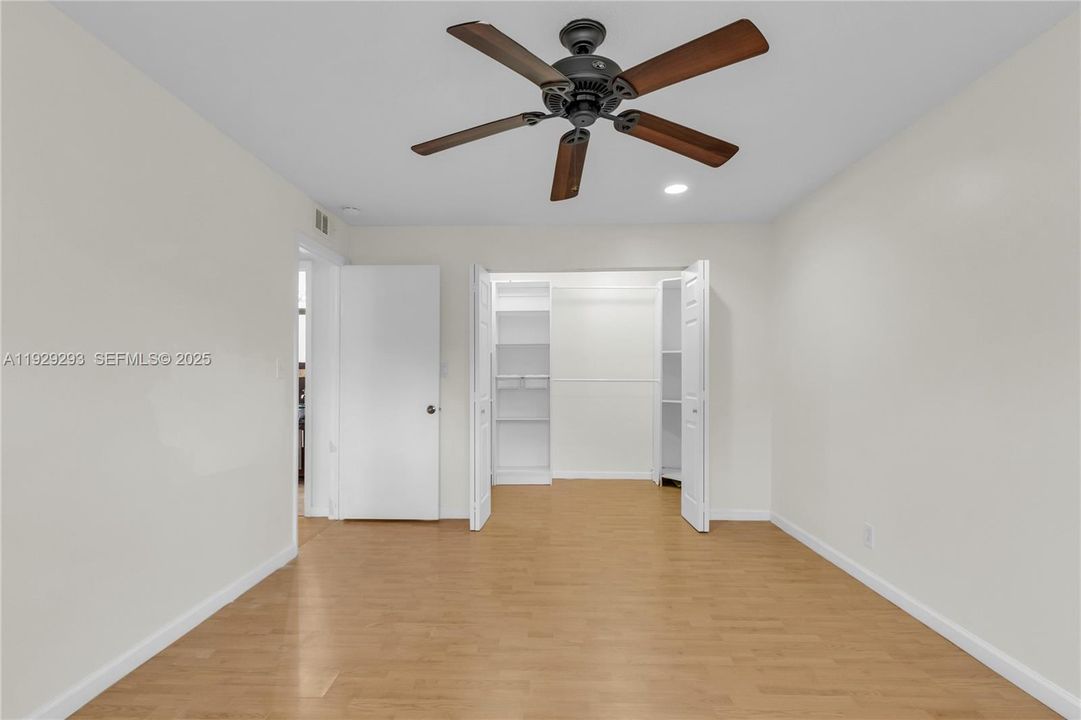 For Sale: $180,000 (2 beds, 1 baths, 820 Square Feet)