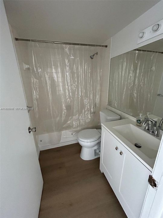 For Rent: $3,100 (1 beds, 1 baths, 735 Square Feet)