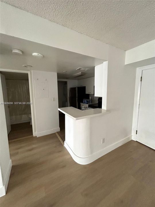 For Rent: $3,100 (1 beds, 1 baths, 735 Square Feet)
