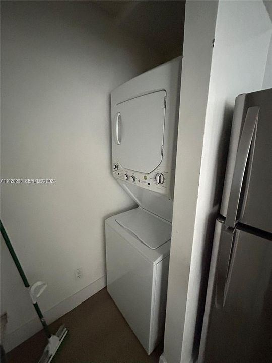 For Rent: $3,100 (1 beds, 1 baths, 735 Square Feet)