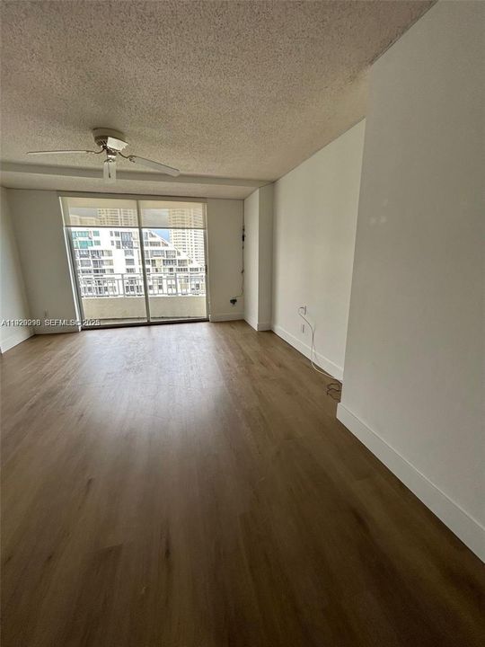 For Rent: $3,100 (1 beds, 1 baths, 735 Square Feet)