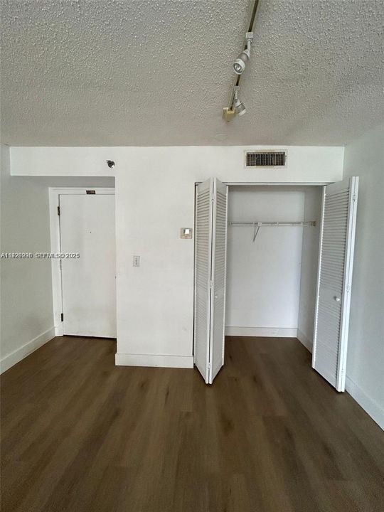 For Rent: $3,100 (1 beds, 1 baths, 735 Square Feet)