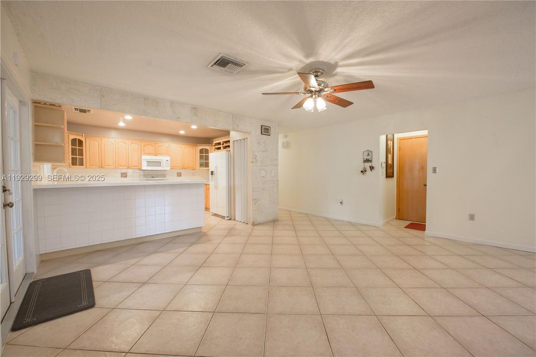 На продажу: $849,900 (3 спален, 3 ванн, 2300 Квадратных фут)