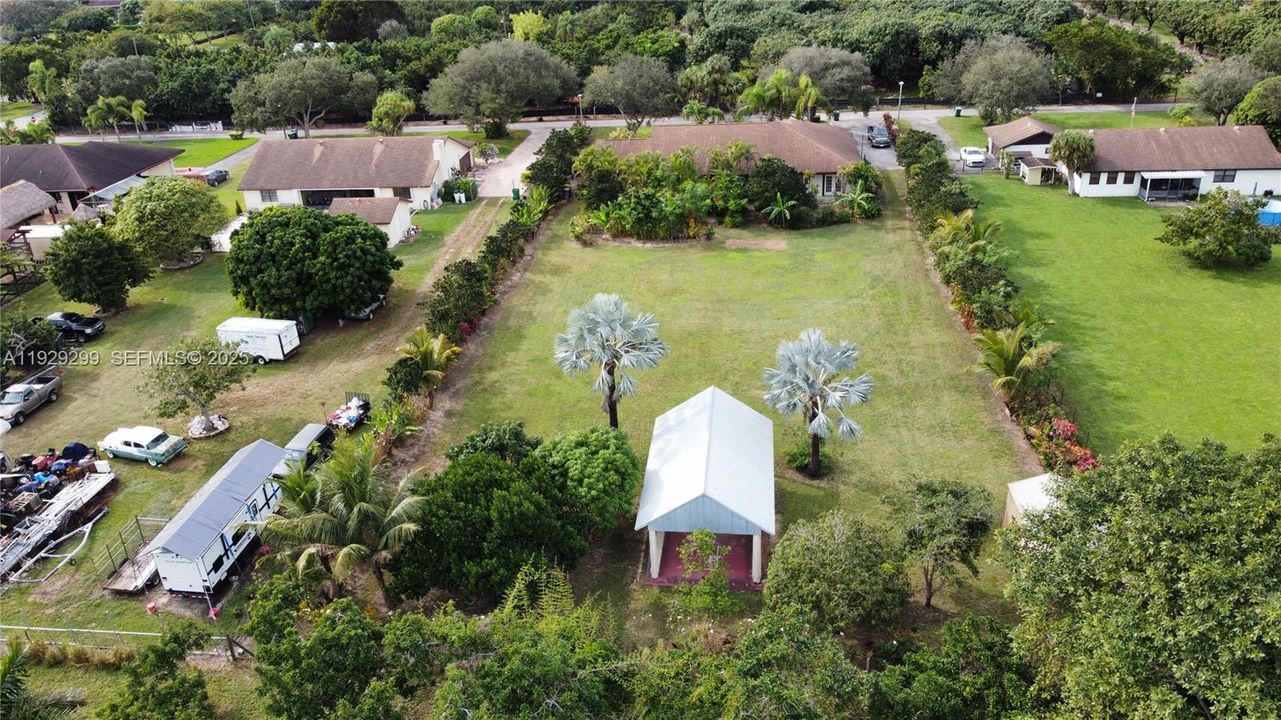 На продажу: $849,900 (3 спален, 3 ванн, 2300 Квадратных фут)