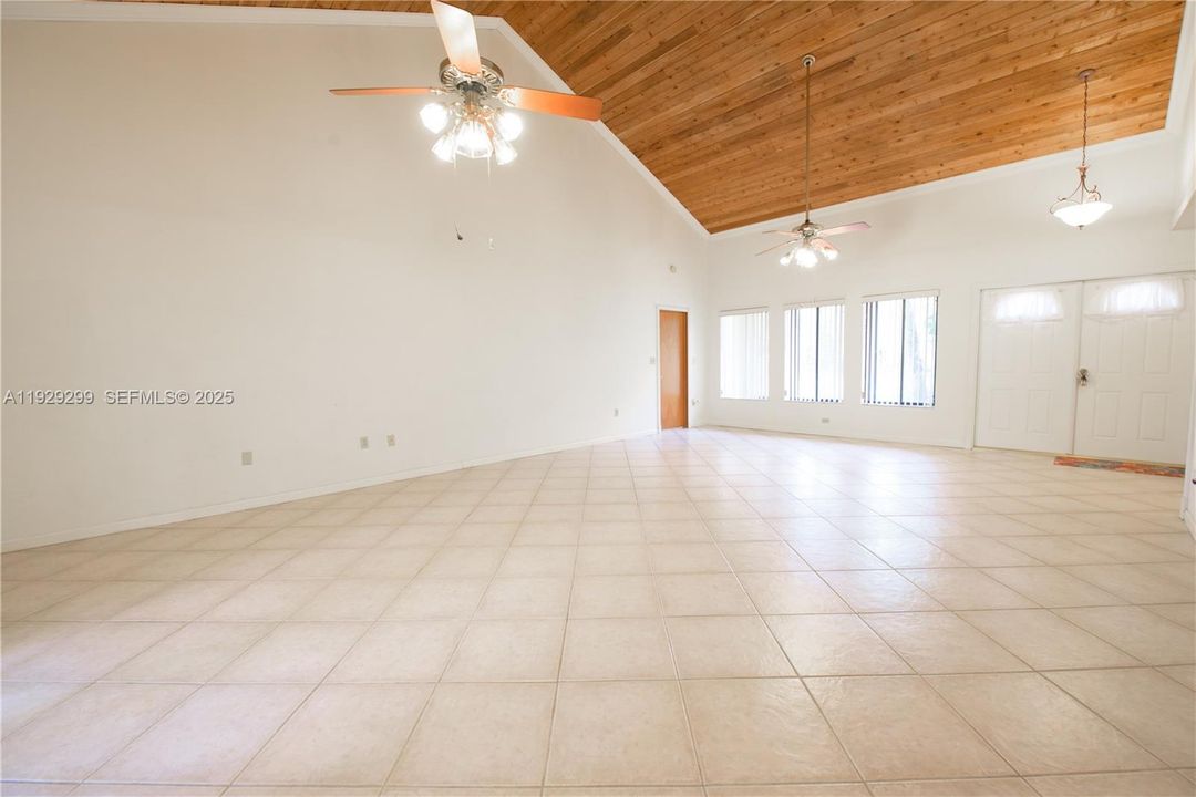 На продажу: $849,900 (3 спален, 3 ванн, 2300 Квадратных фут)