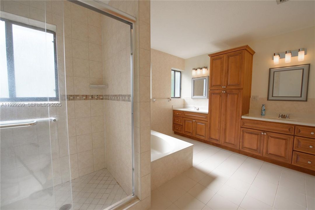 На продажу: $849,900 (3 спален, 3 ванн, 2300 Квадратных фут)