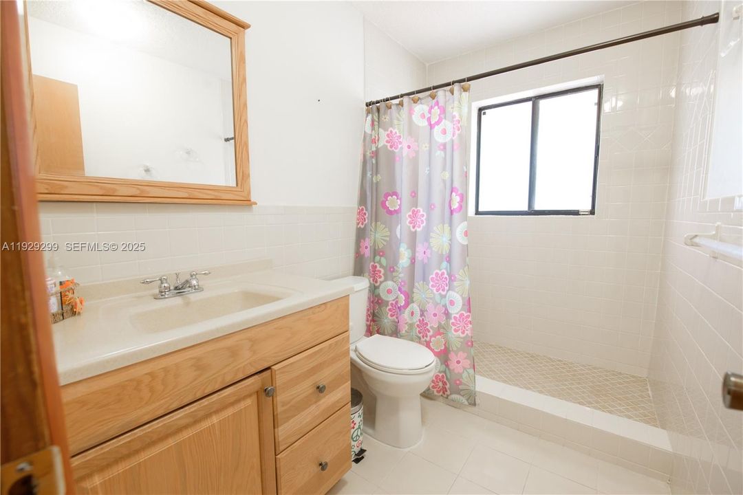 На продажу: $849,900 (3 спален, 3 ванн, 2300 Квадратных фут)