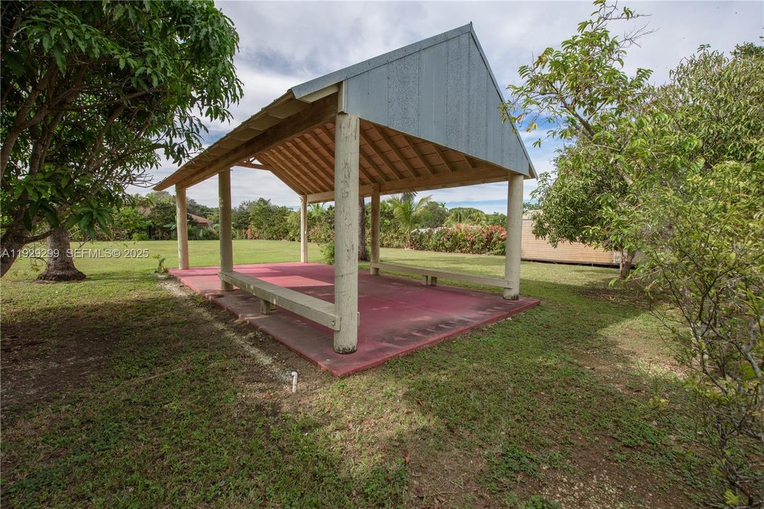 На продажу: $849,900 (3 спален, 3 ванн, 2300 Квадратных фут)