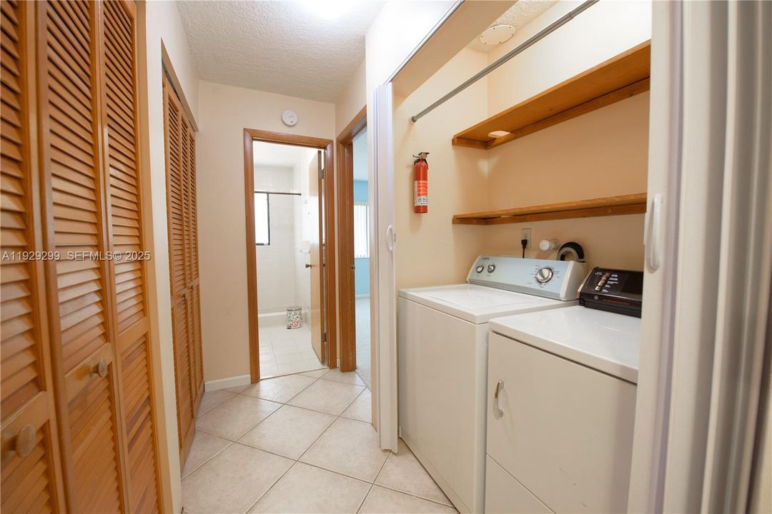 На продажу: $849,900 (3 спален, 3 ванн, 2300 Квадратных фут)