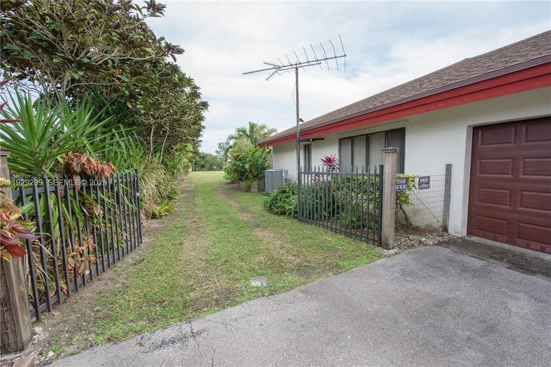 На продажу: $849,900 (3 спален, 3 ванн, 2300 Квадратных фут)