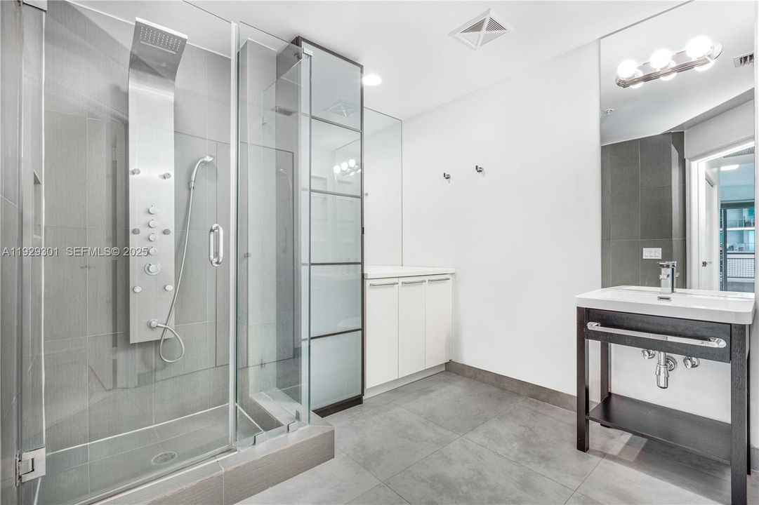 В аренду: $4,500 (2 спален, 2 ванн, 1356 Квадратных фут)