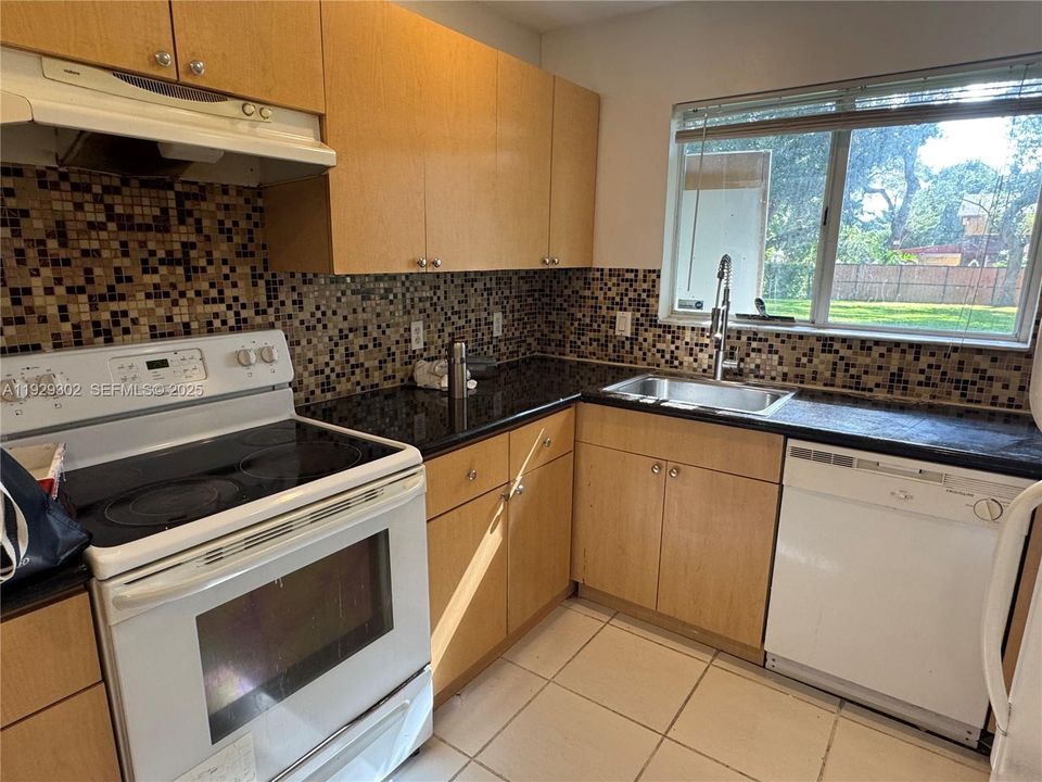 В аренду: $3,250 (4 спален, 2 ванн, 2415 Квадратных фут)