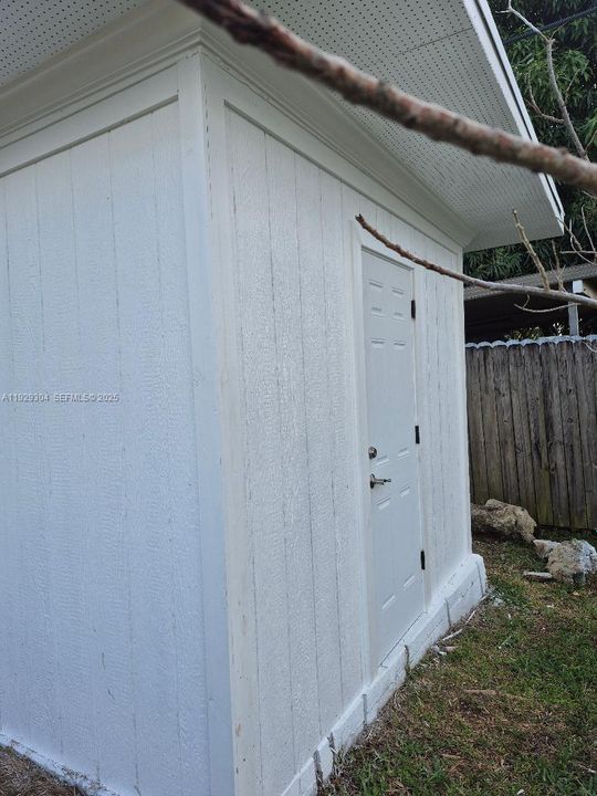 For Sale: $725,000 (3 beds, 2 baths, 1056 Square Feet)