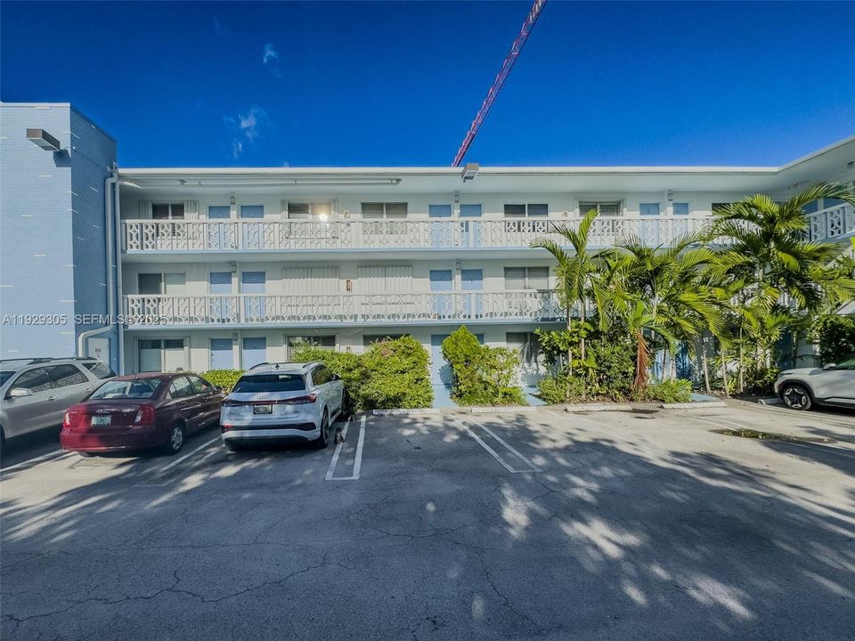 For Rent: $1,650 (1 beds, 1 baths, 810 Square Feet)