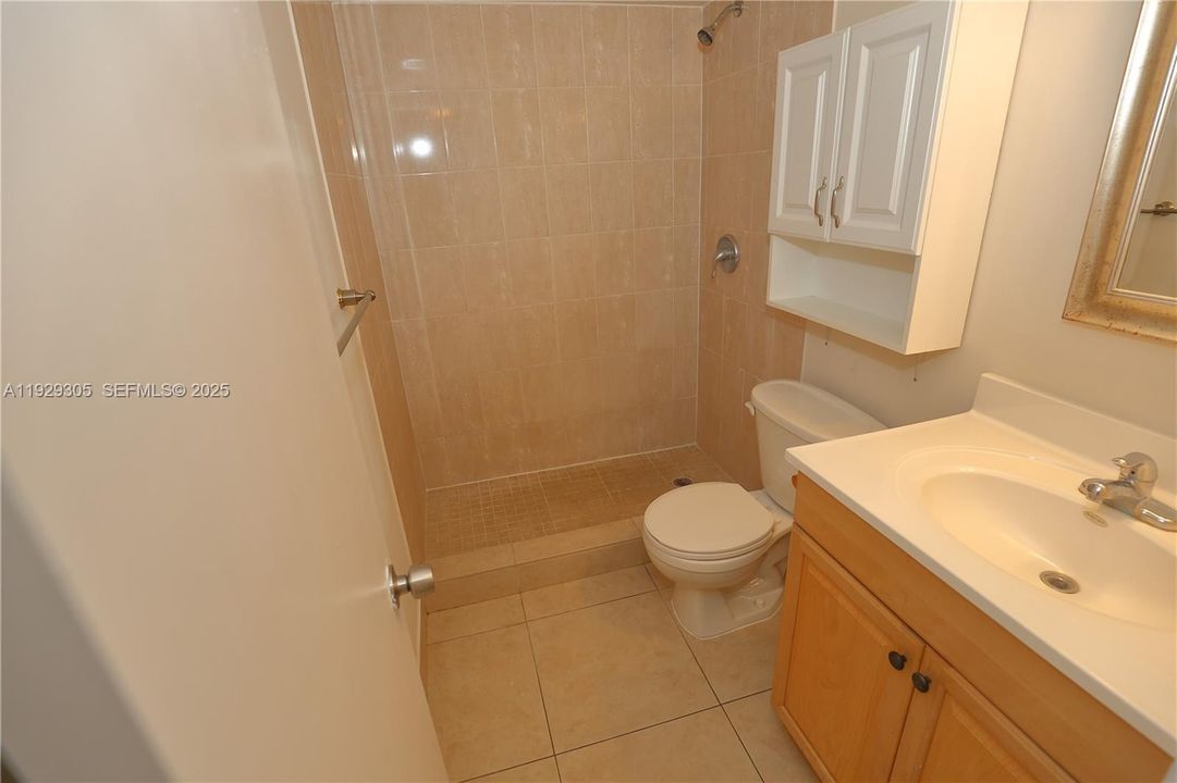 For Rent: $1,650 (1 beds, 1 baths, 810 Square Feet)