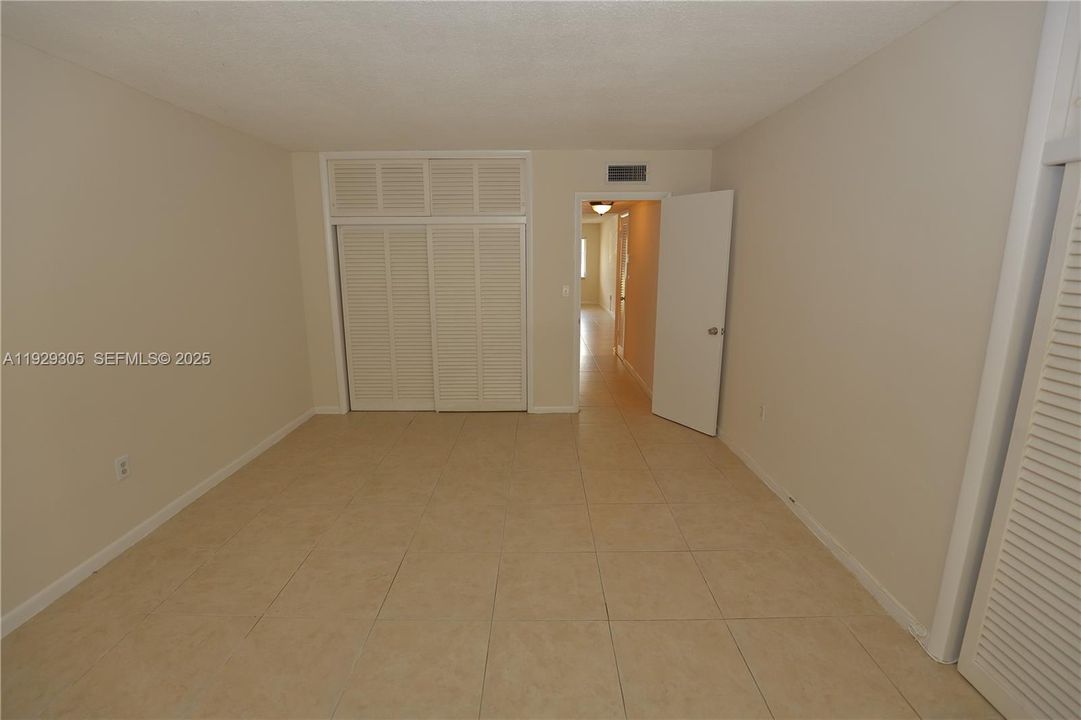 For Rent: $1,650 (1 beds, 1 baths, 810 Square Feet)