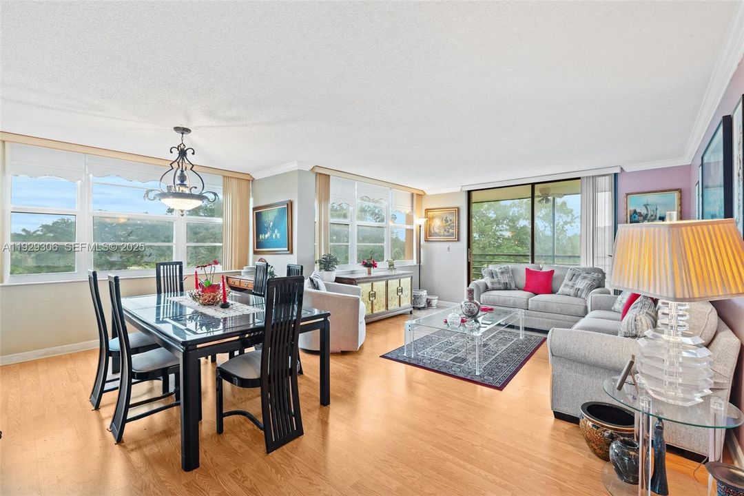 For Sale: $174,900 (2 beds, 2 baths, 1120 Square Feet)