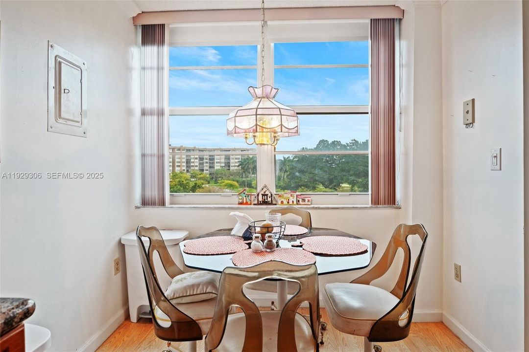 For Sale: $174,900 (2 beds, 2 baths, 1120 Square Feet)