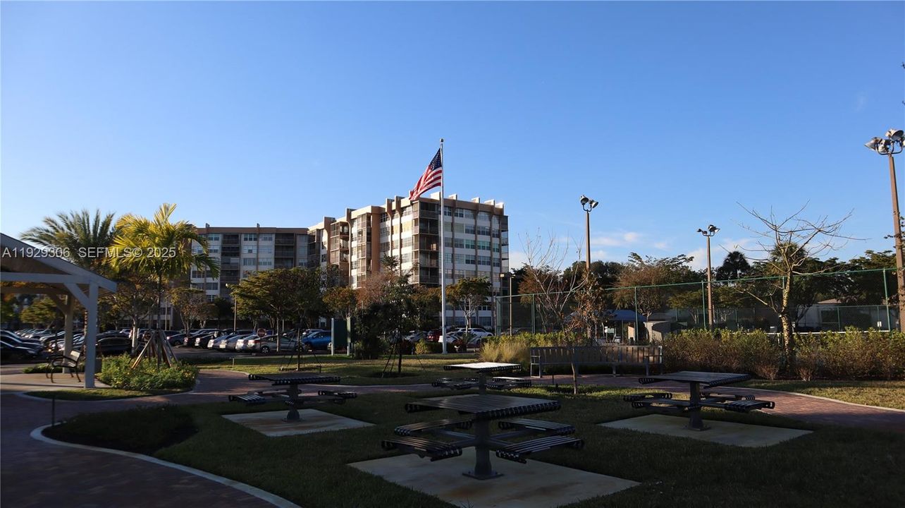 For Sale: $174,900 (2 beds, 2 baths, 1120 Square Feet)