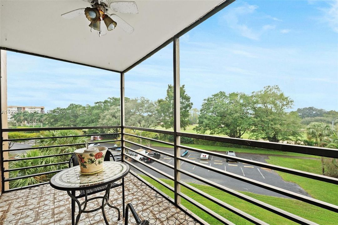 For Sale: $174,900 (2 beds, 2 baths, 1120 Square Feet)