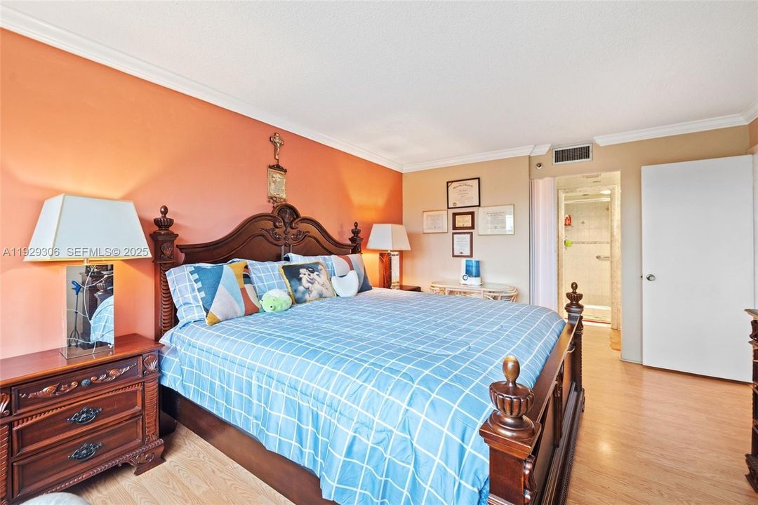 For Sale: $174,900 (2 beds, 2 baths, 1120 Square Feet)