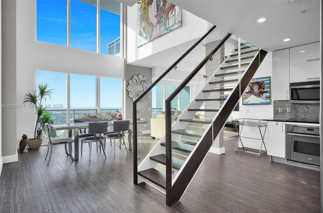 For Rent: $5,550 (2 beds, 3 baths, 1293 Square Feet)