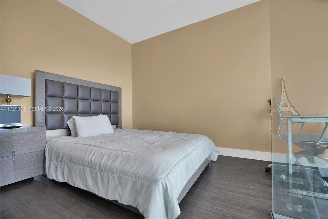 For Rent: $5,550 (2 beds, 3 baths, 1293 Square Feet)