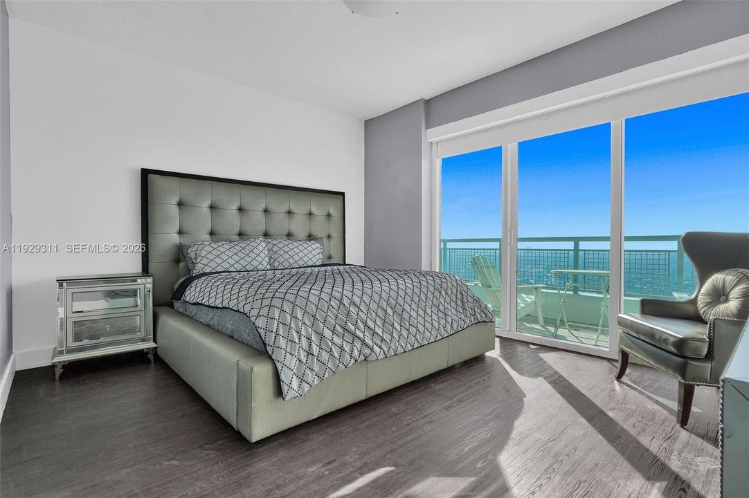 For Rent: $5,550 (2 beds, 3 baths, 1293 Square Feet)