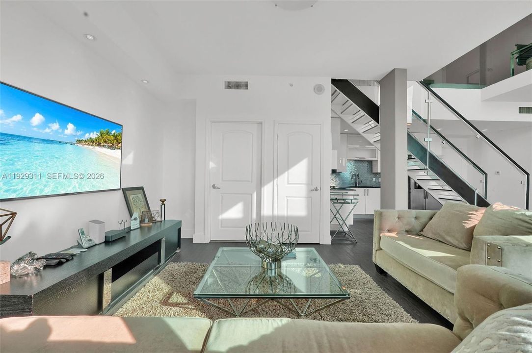 For Rent: $5,550 (2 beds, 3 baths, 1293 Square Feet)