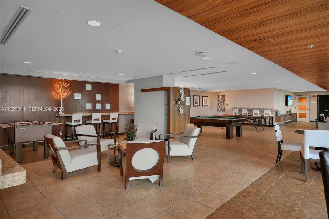 For Rent: $5,550 (2 beds, 3 baths, 1293 Square Feet)