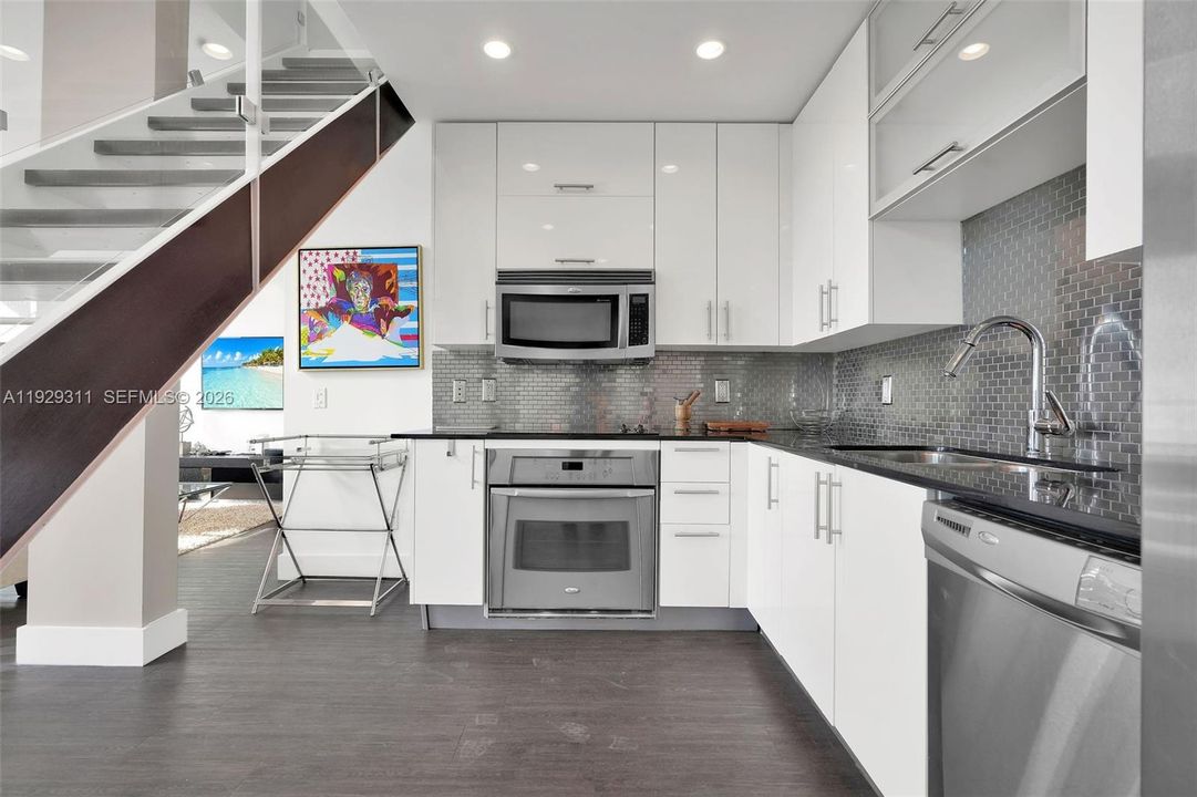 For Rent: $5,550 (2 beds, 3 baths, 1293 Square Feet)