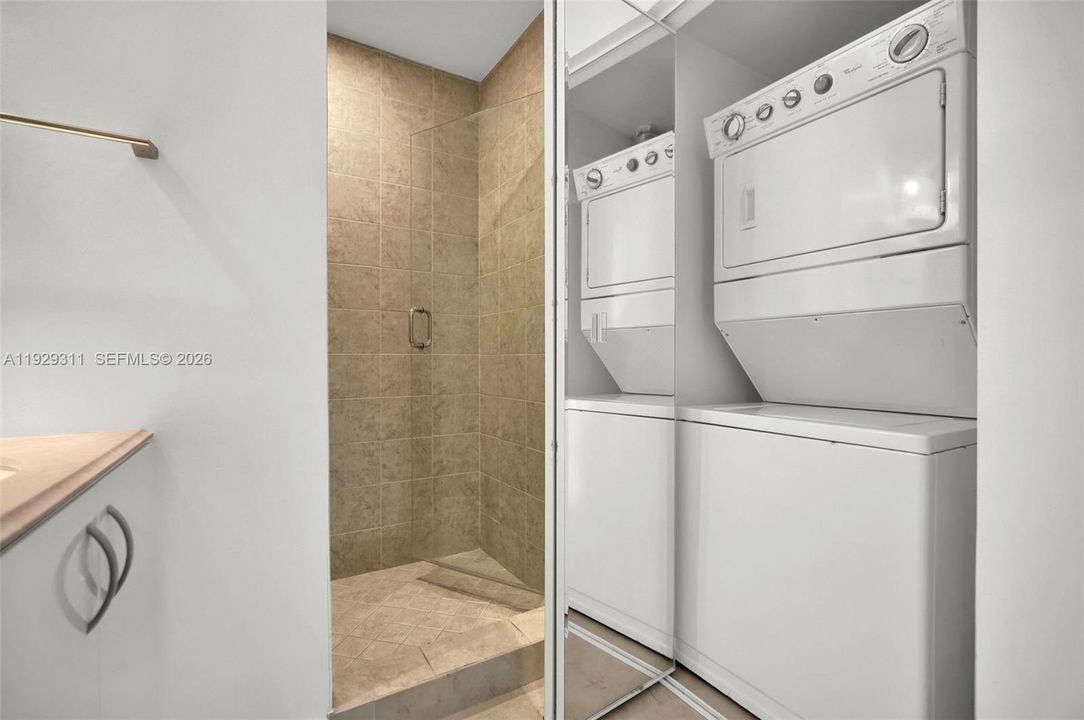 For Rent: $5,550 (2 beds, 3 baths, 1293 Square Feet)