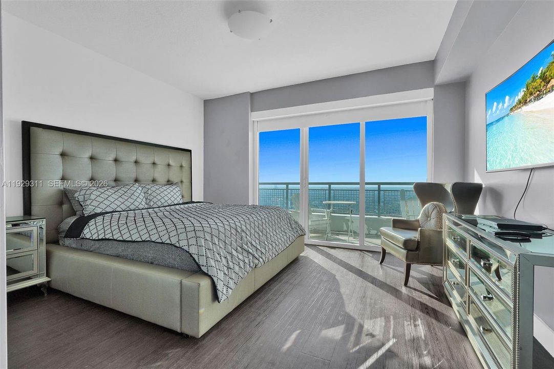 For Rent: $5,550 (2 beds, 3 baths, 1293 Square Feet)