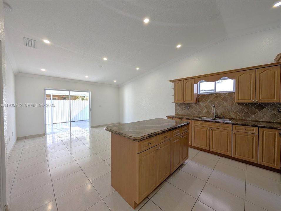 待售: $585,500 (3 贝兹, 2 浴室, 1409 平方英尺)