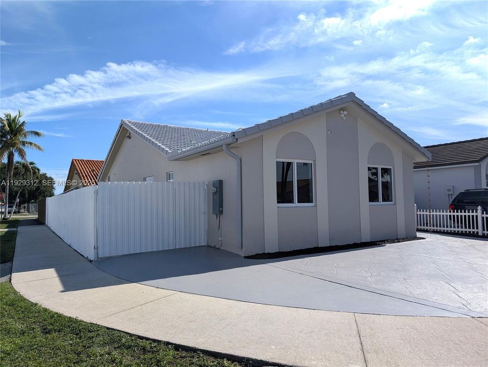 待售: $585,500 (3 贝兹, 2 浴室, 1409 平方英尺)