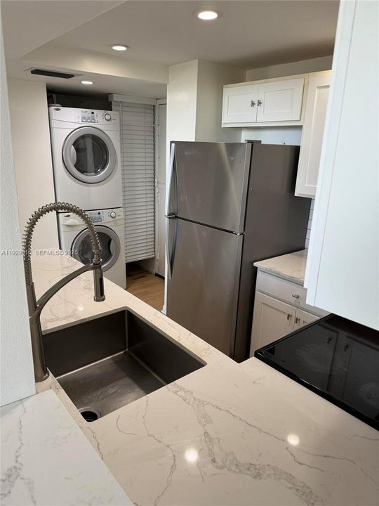 待售: $269,999 (1 贝兹, 1 浴室, 720 平方英尺)